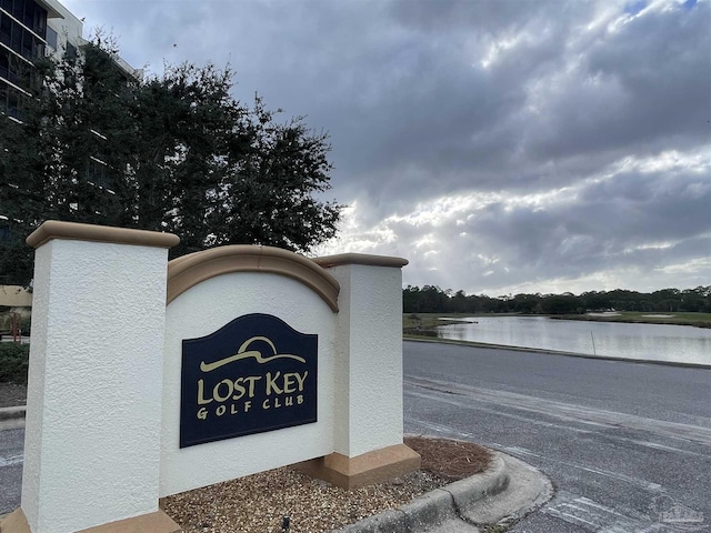 community / neighborhood sign featuring a water view