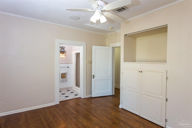 empty room with dark hardwood / wood-style flooring, ornamental molding, and ceiling fan