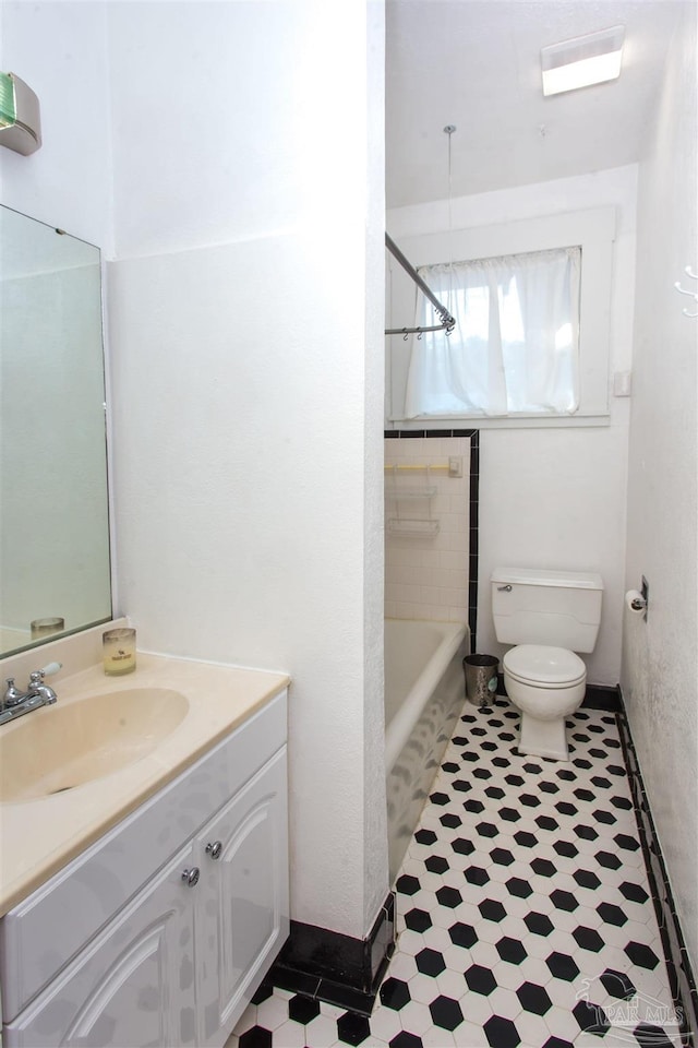 full bathroom with shower / tub combo with curtain, vanity, and toilet