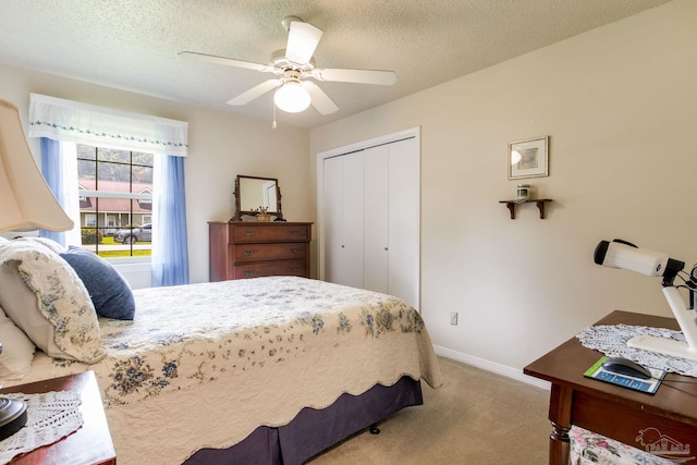 6028 Laurelwood Dr, Milton, FL 32570 - bedroom featuring carpet, a closet, baseboards, a ceiling fan, and a textured ceiling