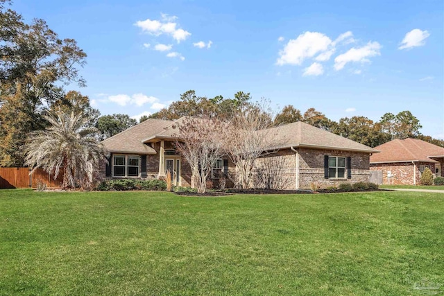 view of front of home featuring a front yard