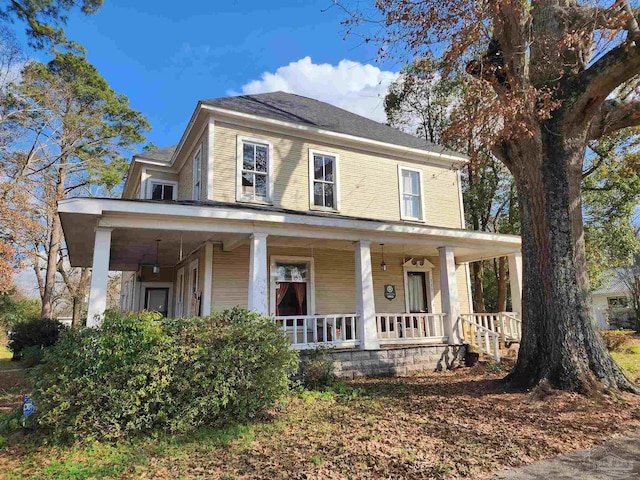 country-style home featuring a porch