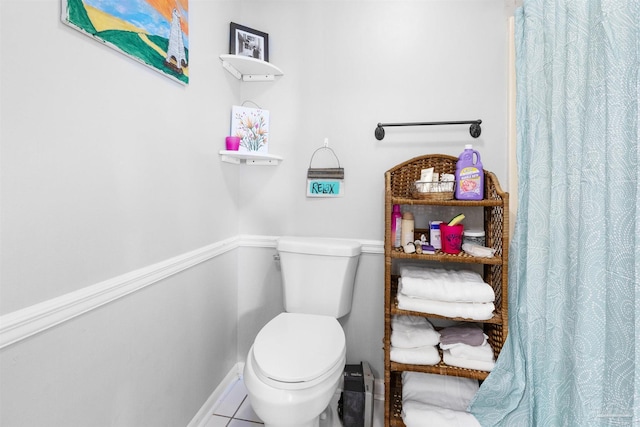 full bathroom with baseboards and toilet