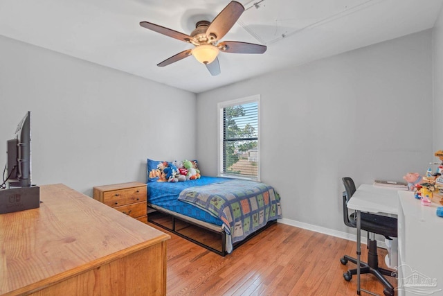 1841 E Smugglers Cove Dr, Gulf Breeze, FL 32563 - bedroom with light wood-type flooring, baseboards, an office area, and ceiling fan