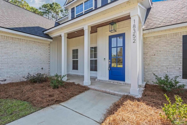 property entrance featuring a porch