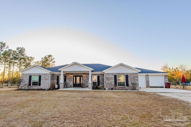 view of front of house with a front lawn and a garage