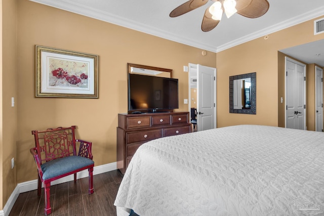bedroom with dark wood-style flooring, ceiling fan, baseboards, ornamental molding, and visible vents