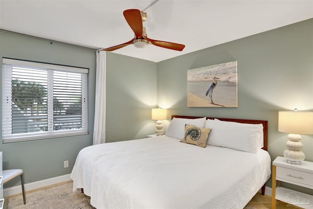 bedroom with ceiling fan