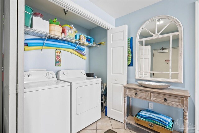 laundry room featuring light tile patterned flooring and independent washer and dryer