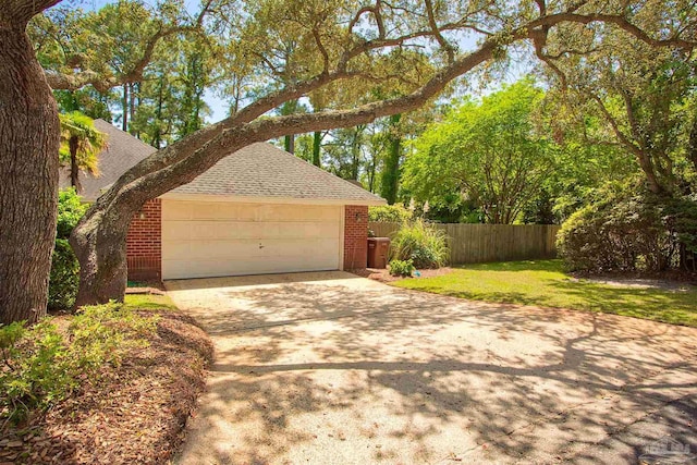 4200 Madura Rd, Gulf Breeze, FL 32563 - detached garage with fence