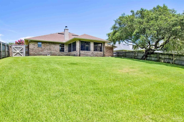 back of house featuring a lawn