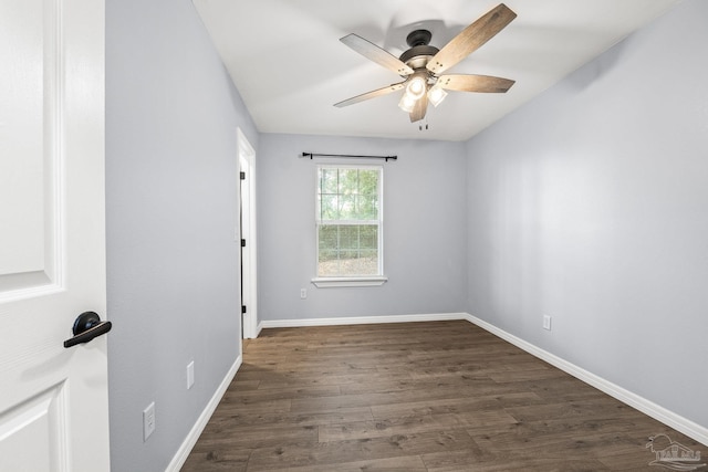 unfurnished room with dark wood-type flooring and ceiling fan