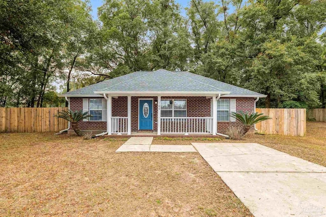 view of front of home featuring a front yard and covered porch