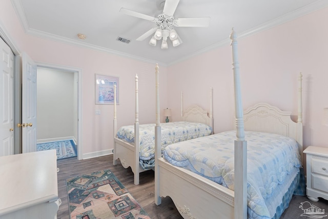 bedroom with dark wood-style flooring, crown molding, visible vents, a ceiling fan, and baseboards