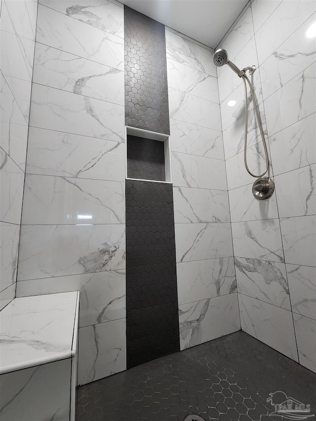 bathroom featuring tiled shower