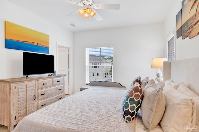 bedroom with ceiling fan