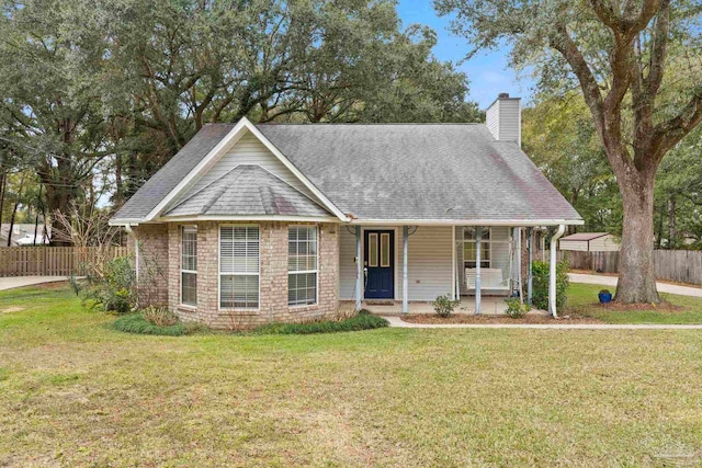 view of front facade featuring covered porch and a front yard