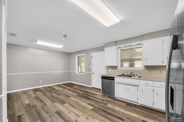 2382 Ryale Rd, Cantonment, FL 32533 - kitchen with stainless steel appliances, a textured ceiling, a sink, wood finished floors, and light countertops