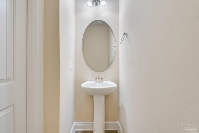 bathroom featuring sink