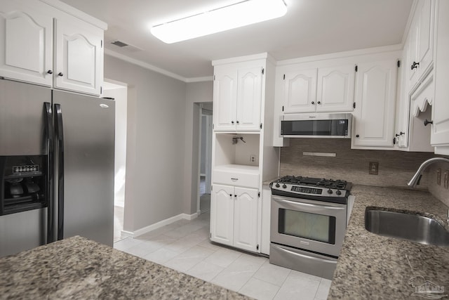 kitchen with tasteful backsplash, visible vents, appliances with stainless steel finishes, white cabinets, and a sink