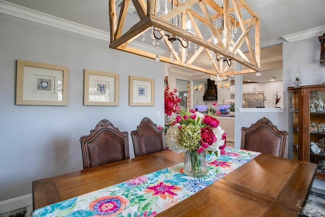 dining room featuring crown molding and a notable chandelier