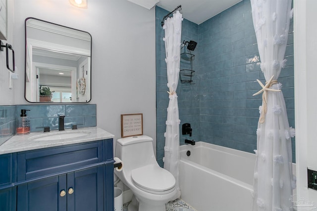 full bathroom featuring vanity, tasteful backsplash, toilet, and shower / tub combo with curtain