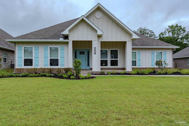 view of front of house with a front lawn