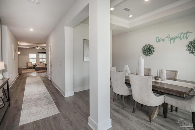 dining room featuring dark wood finished floors, recessed lighting, visible vents, ceiling fan, and baseboards