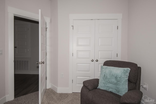 living area featuring light carpet, visible vents, and baseboards