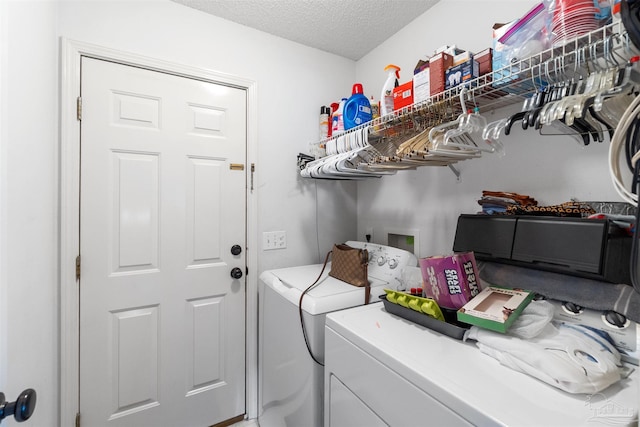 917 Broken Arrow Ln, Pensacola, FL 32533 - washroom featuring washer and clothes dryer and a textured ceiling