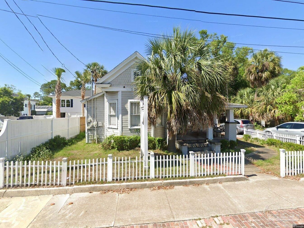 view of front of property