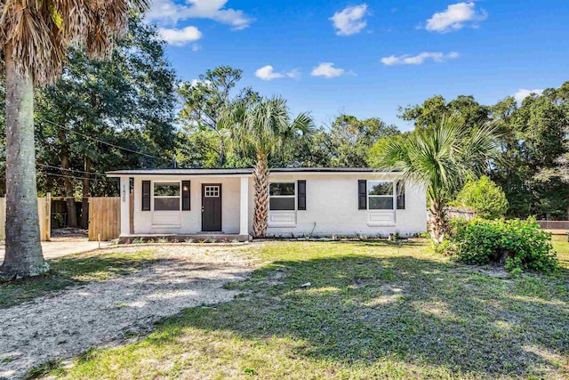 ranch-style house featuring a front lawn