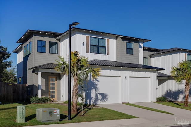 view of front facade featuring a garage and a front yard