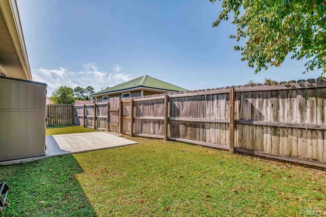 view of yard with a patio