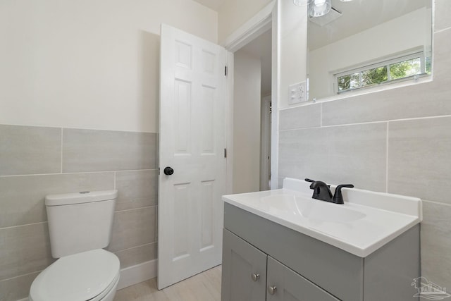 4514 Florelle Way, Pensacola, FL 32505 - bathroom featuring tile walls, toilet, and vanity