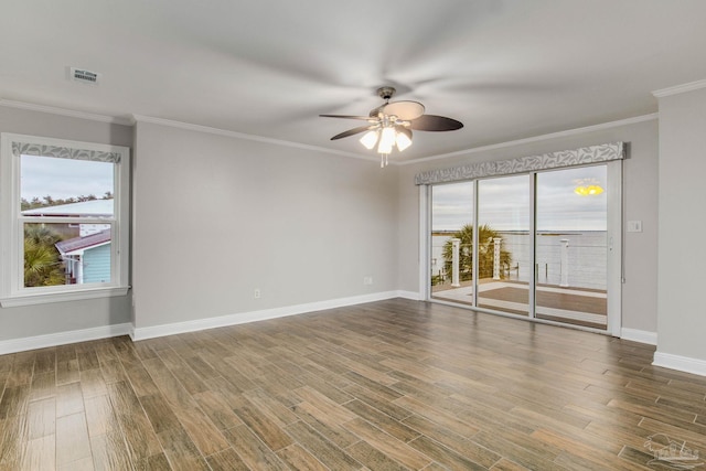 empty room featuring ornamental molding and ceiling fan