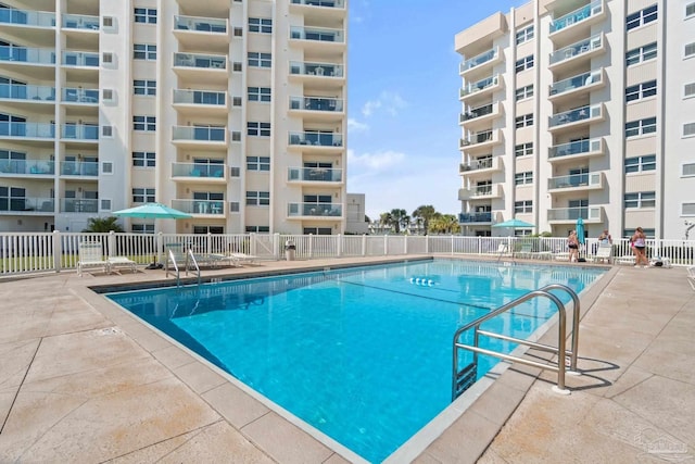 view of swimming pool