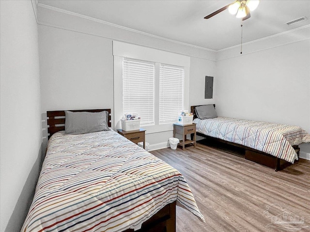1007 W Wright St, Pensacola, FL 32501 - bedroom with a ceiling fan, visible vents, crown molding, and wood finished floors