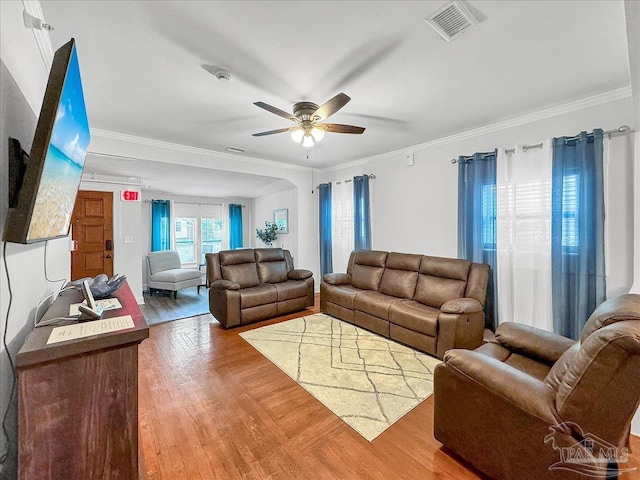 1007 W Wright St, Pensacola, FL 32501 - living area featuring light wood-type flooring, crown molding, visible vents, and a ceiling fan