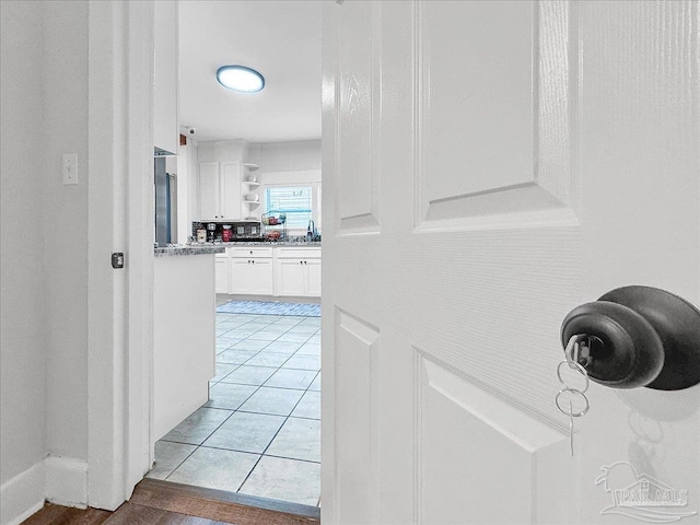 1007 W Wright St, Pensacola, FL 32501 - hallway with a sink and light tile patterned floors