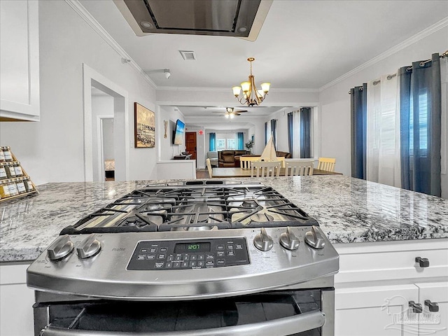 1007 W Wright St, Pensacola, FL 32501 - kitchen featuring visible vents, a notable chandelier, crown molding, and stainless steel gas range