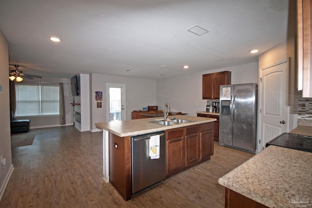 9453 Lutoo Ln, Pensacola, FL 32526 - kitchen featuring stainless steel appliances, a sink, dark wood-type flooring, a kitchen island with sink, and recessed lighting