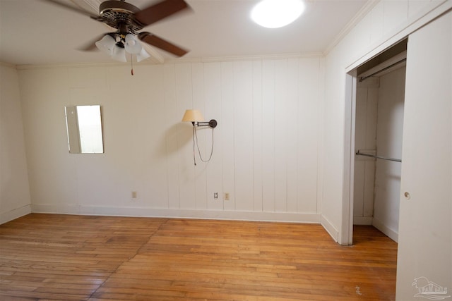 unfurnished room featuring ceiling fan, light hardwood / wood-style floors, and ornamental molding