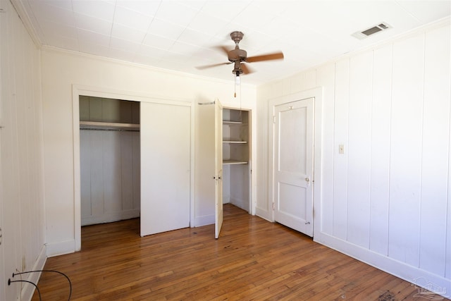 unfurnished bedroom featuring hardwood / wood-style flooring, ceiling fan, and ornamental molding