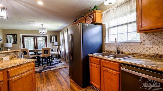 1462 Camrose Pl, Pensacola, FL 32534 - kitchen with appliances with stainless steel finishes, a sink, a chandelier, dark wood-style flooring, and healthy amount of natural light