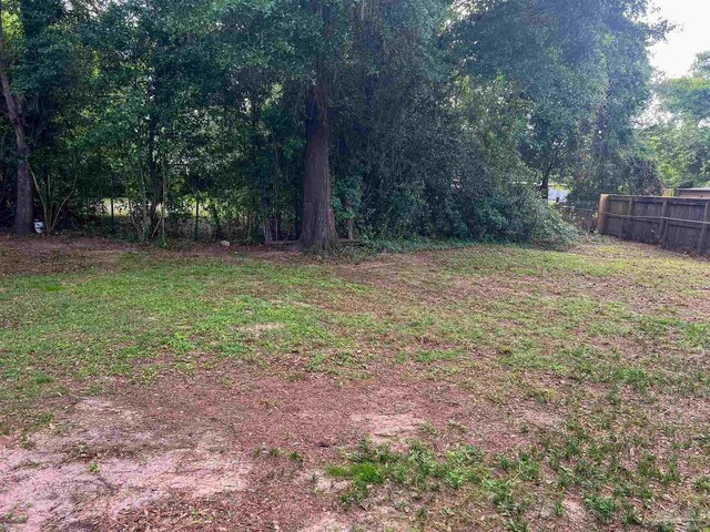 6255 Memphis Ave, Pensacola, FL 32526 - view of yard with fence