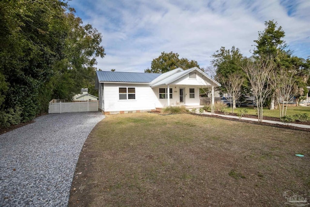 view of front facade featuring covered porch and a front yard