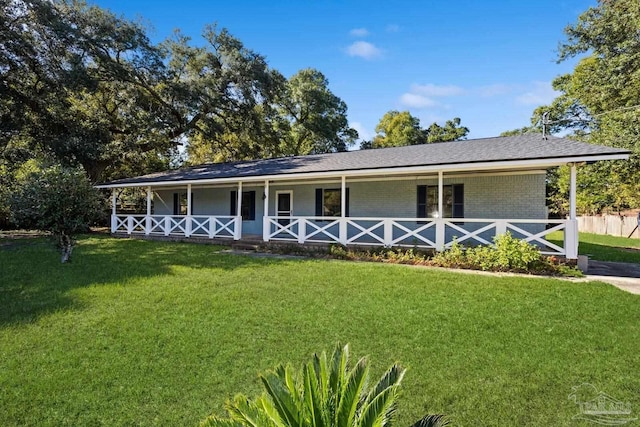 view of front facade with a front yard