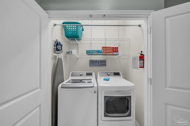 laundry room with laundry area and washing machine and dryer