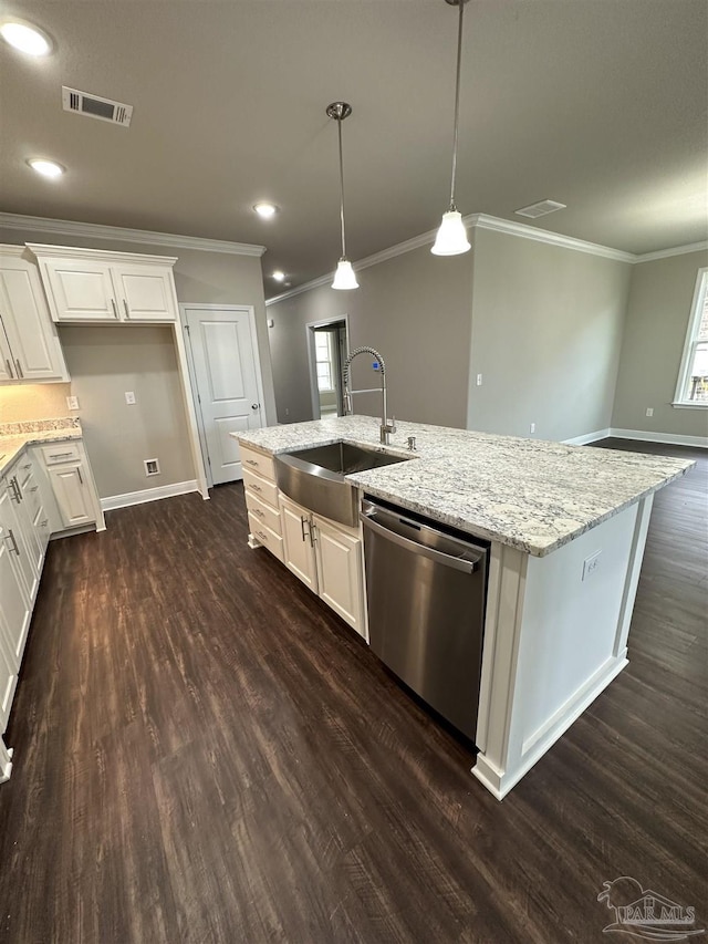 kitchen with sink, white cabinetry, a center island with sink, stainless steel dishwasher, and pendant lighting